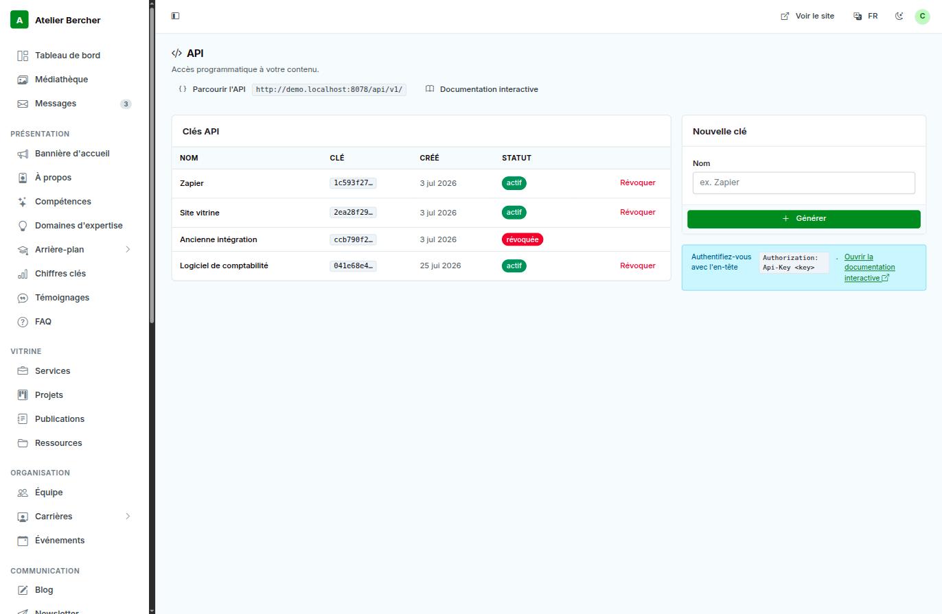 The API screen: the key list with name, key, creation date and status, and the panel to generate a new one.